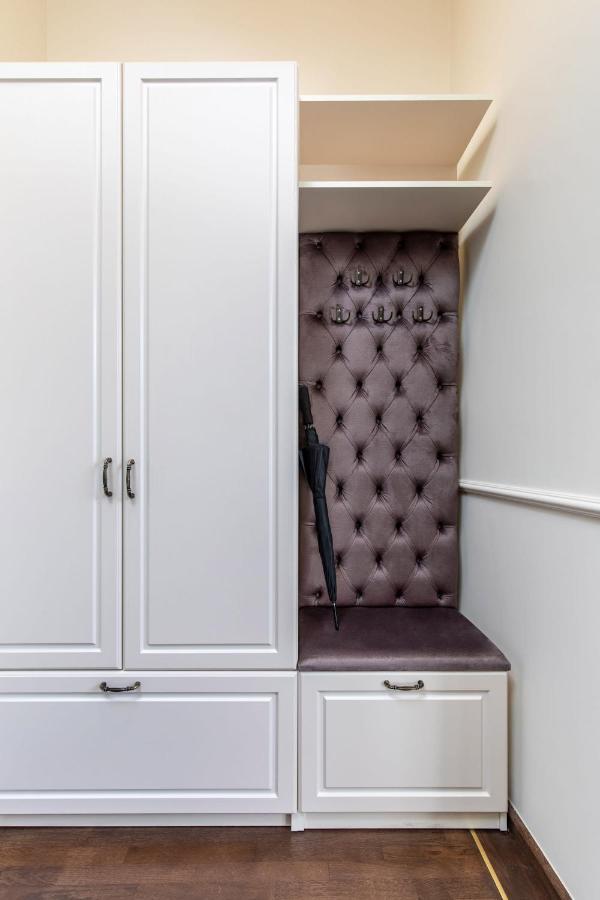 Holt Old Town Luxury Suites Bukares Bagian luar foto