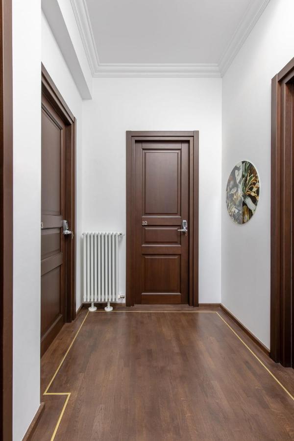 Holt Old Town Luxury Suites Bukares Bagian luar foto