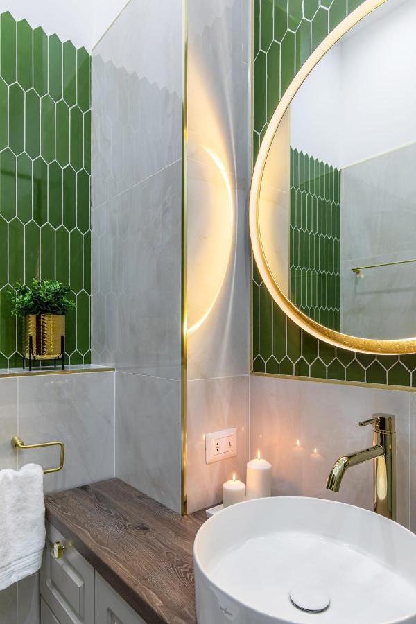 Holt Old Town Luxury Suites Bukares Bagian luar foto