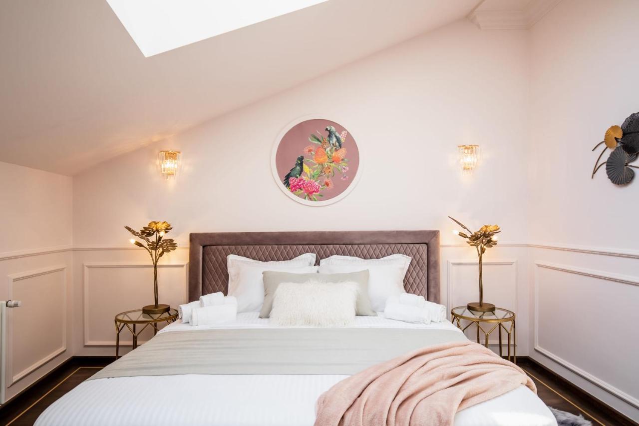 Holt Old Town Luxury Suites Bukares Bagian luar foto