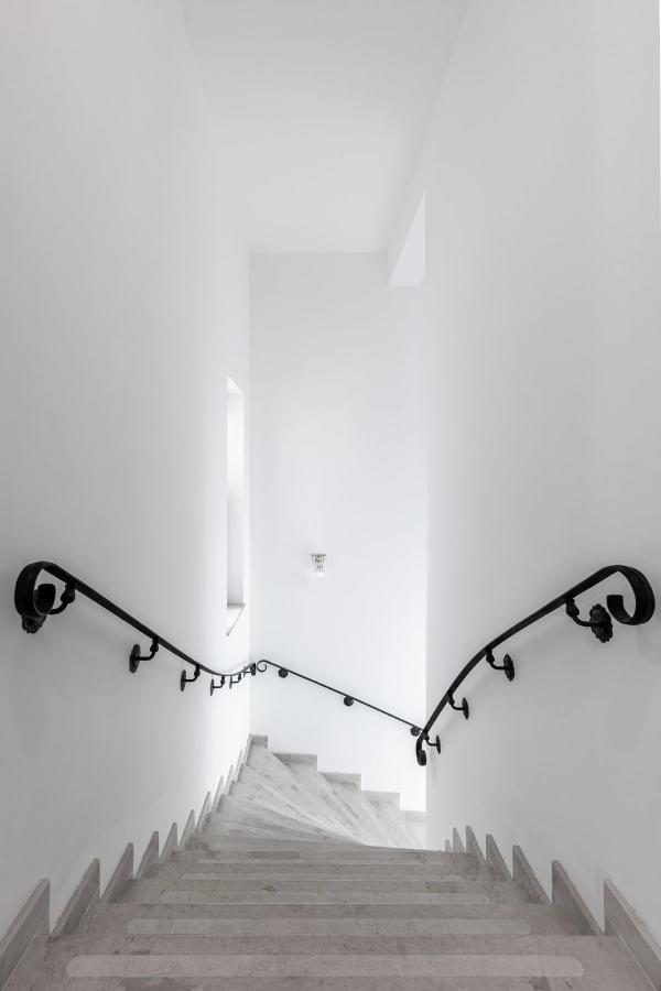 Holt Old Town Luxury Suites Bukares Bagian luar foto