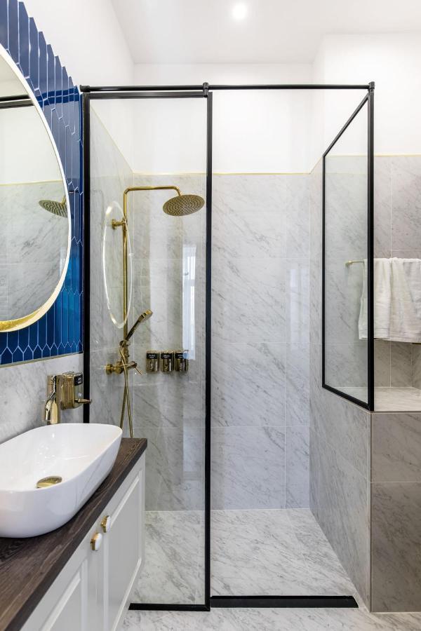Holt Old Town Luxury Suites Bukares Bagian luar foto