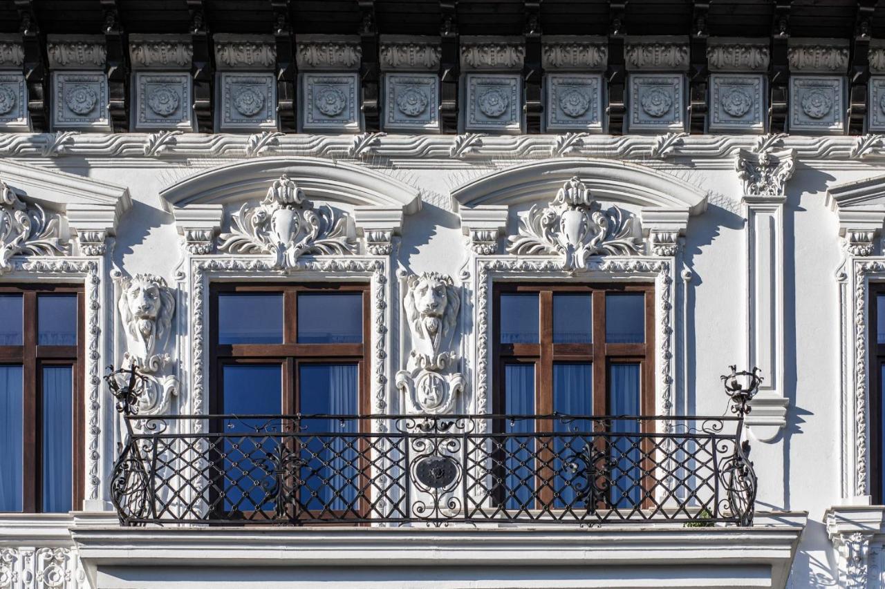 Holt Old Town Luxury Suites Bukares Bagian luar foto