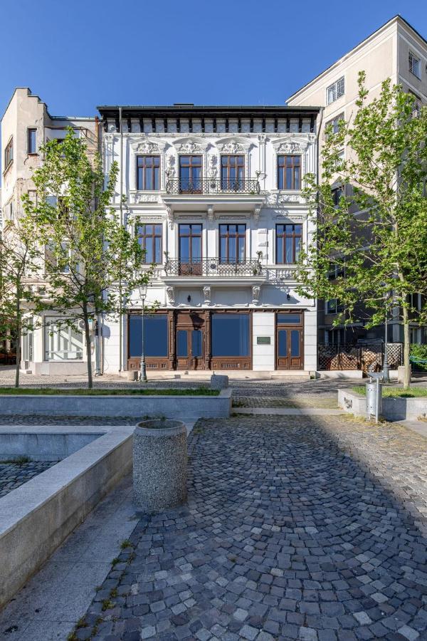 Holt Old Town Luxury Suites Bukares Bagian luar foto