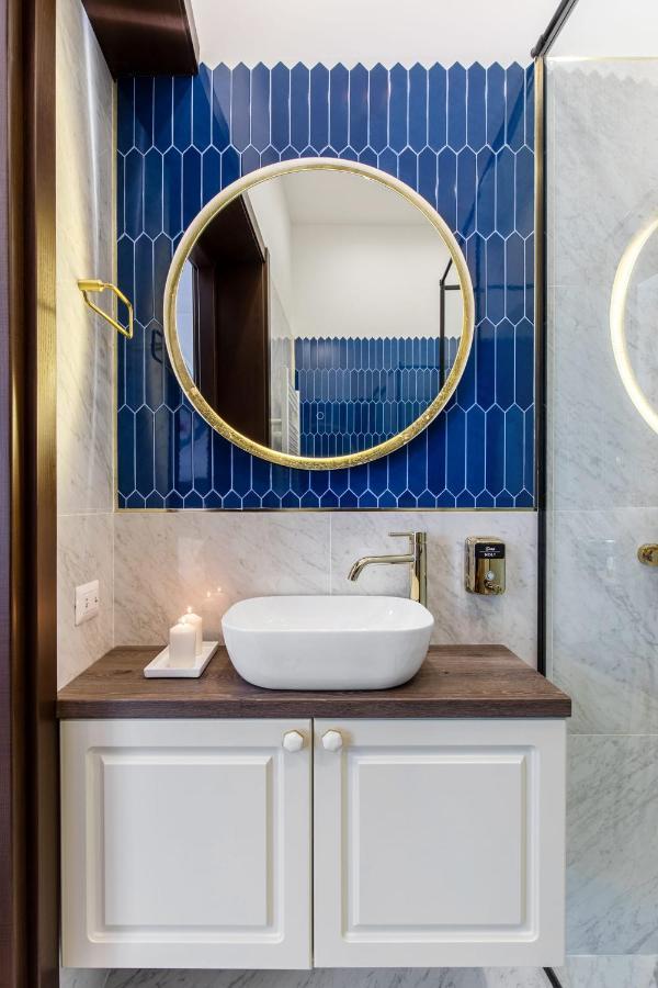 Holt Old Town Luxury Suites Bukares Bagian luar foto